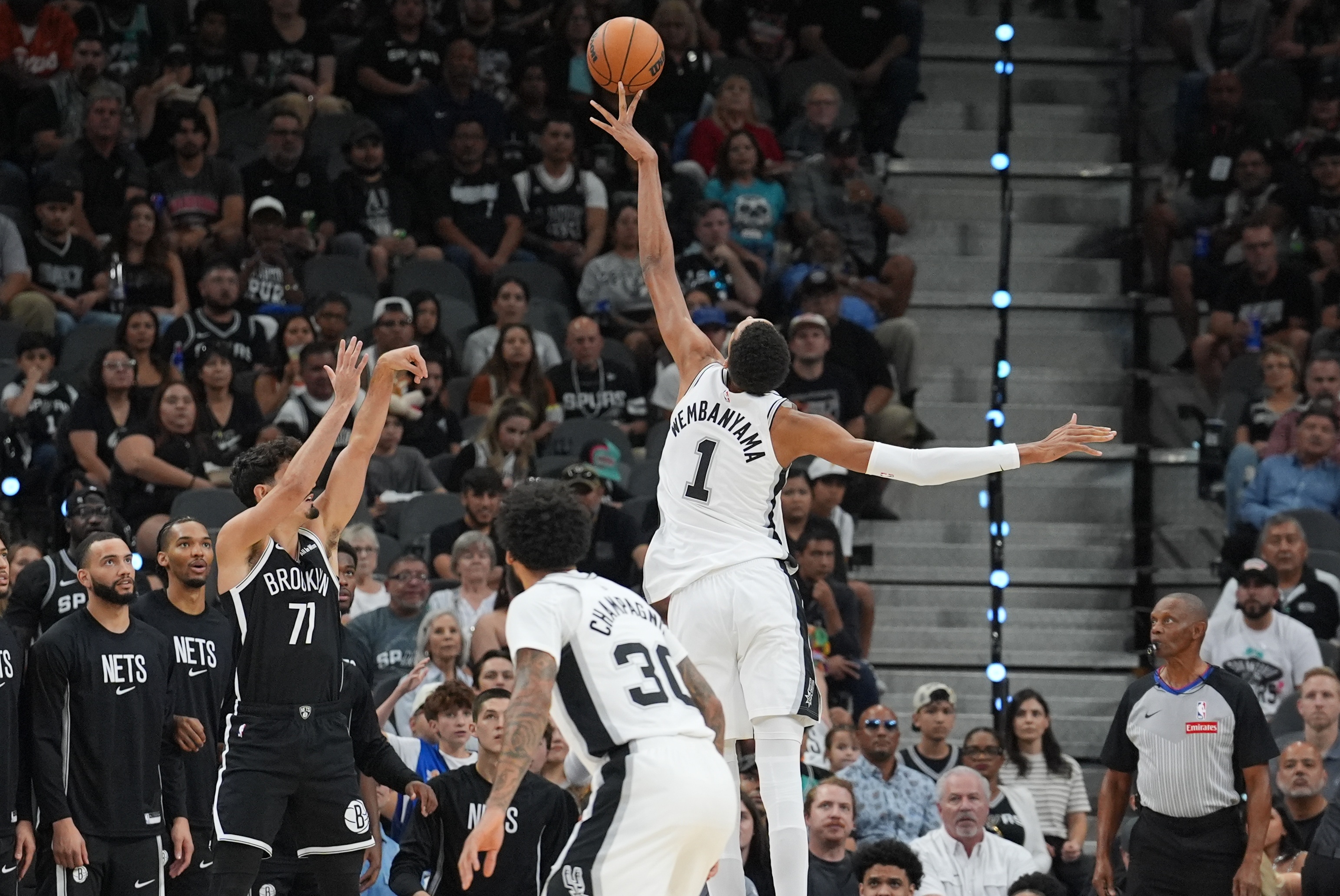 百家乐玩法-本赛季至今马刺球员正负值榜：尚帕尼+257第1 文班第2 瓦塞尔第3